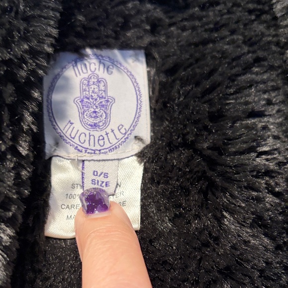 Stylish Black Sleeveless Vest for Women - Picture 2 of 6